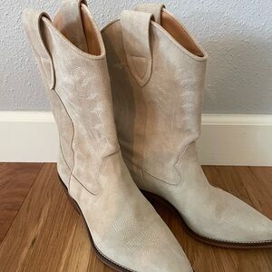 Elegant Cream Heeled Western Boots - genuine suede - Like new